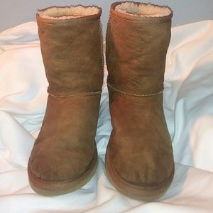 UGG boots light brown w sheepskin inner. Size 4